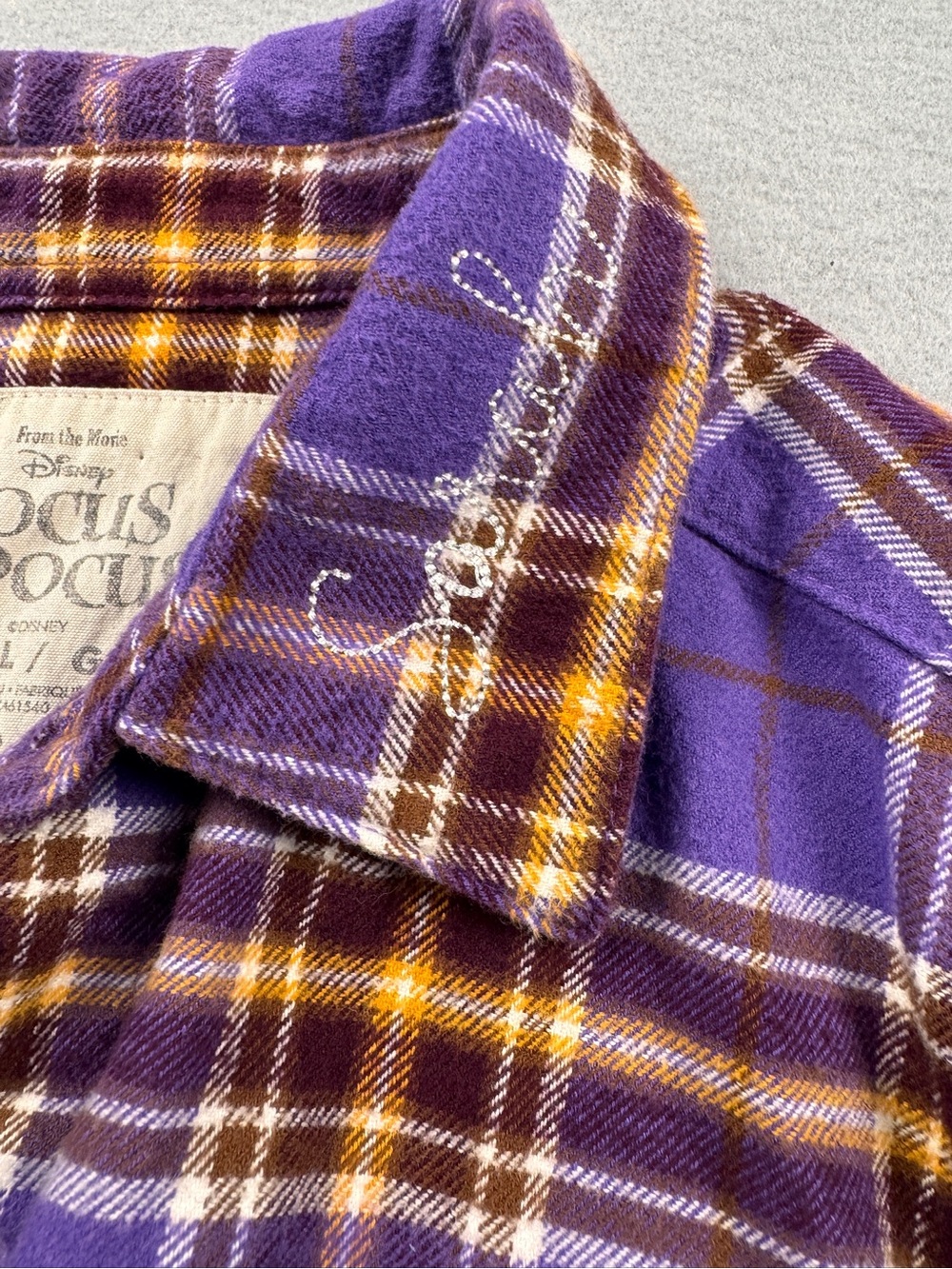 Disney Hocus Pocus Sarah Amuck Flannel Shirt Large Purple Plaid Cakeworthy - Picture 3 of 6